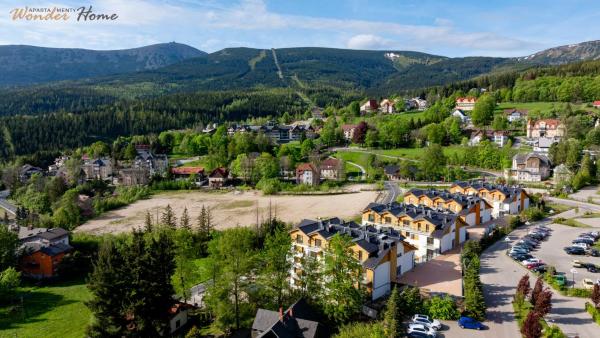 A la foto es mostra l'objecte Wonder Home - Apartamenty z widokiem na góry, blisko wyciągów, szlaków turystycznych i restauracji situat a la ciutat de Karpacz.
