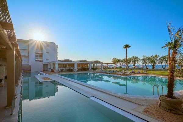 The photo shows the Malia Bay Beach Hotel & Bungalows located in the city of Malia.