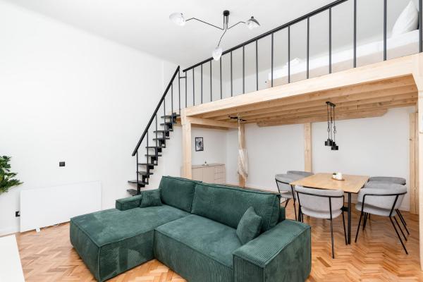 Old Town Apartment with Mezzanine by BookingHost, Cracovia