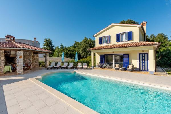 På billedet ses objektet Villa Rose near Labin - Rabac for 4 people with playground and private pool beliggende i byen Kršan.