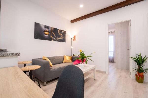A la foto es mostra l'objecte cisneros apartment situat a la ciutat de Santander.