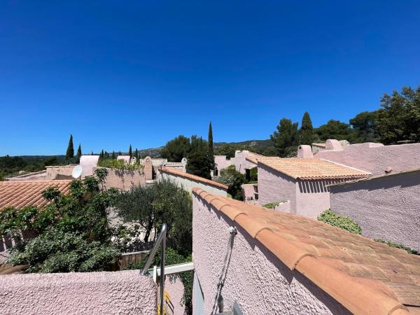 A la foto es mostra l'objecte MONT VENTOUX, maisonnette provençale atypique situat a la ciutat de Bédoin.
