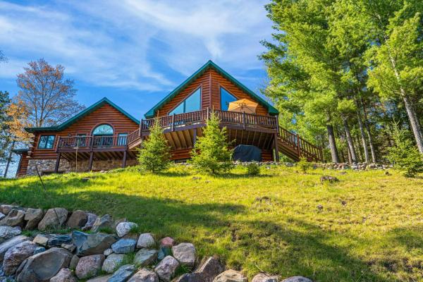 The photo shows the Otter's Retreat located in the city of Eagle River.