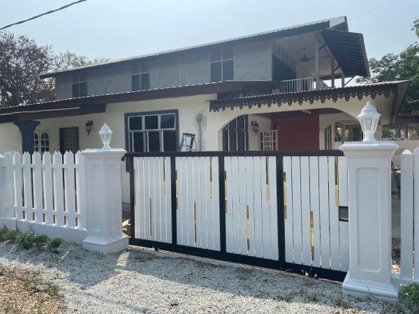 The photo shows the Rossini Home located in the city of Bakar Parit.