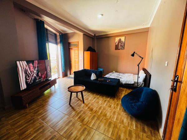 A la foto es mostra l'objecte The Urban Edge situat a la ciutat de Makerere.