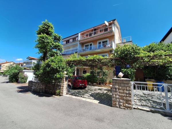 Apartments Domino - Selce