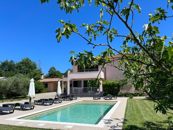A la foto es mostra l'objecte Villa Orka situat a la ciutat de Labin.