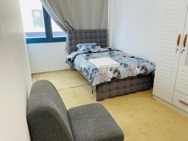 Na fotografii je vidět objekt Cozy Haven-Furnished Room 5 nacházející se ve městě Abú Zabí.
