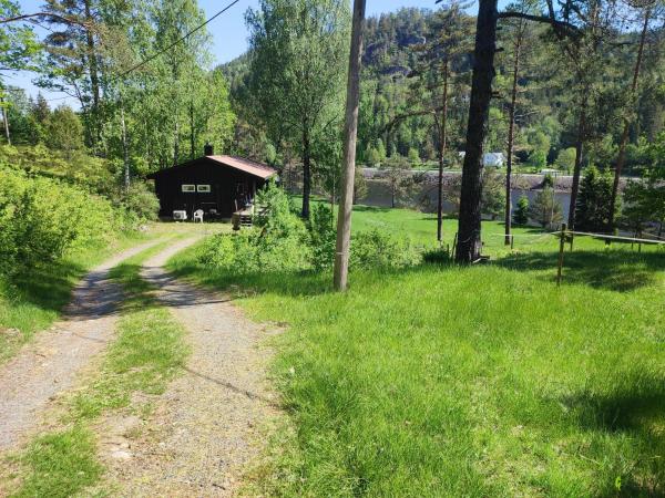 Na zdjęciu widoczny jest obiekt Haugheim Two-Bedroom Cottage położony w mieście Birkenes.