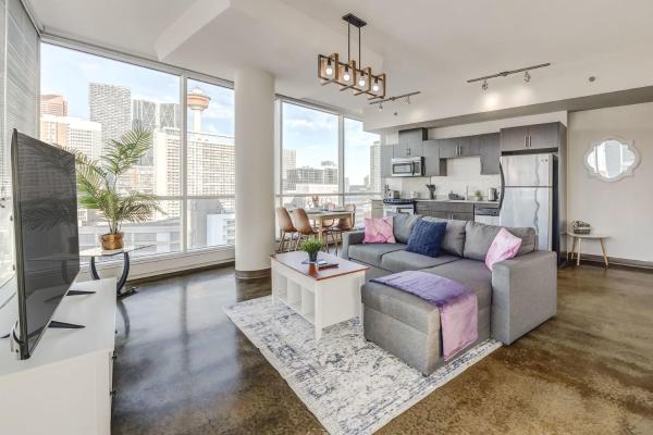 写真にはカルガリー市にあるLuxury 2BR Condo - Downtown City Viewsが写っています。