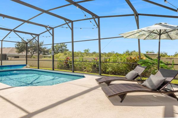 Luxury 4BR Home - Private Pool BBQ - Near Disney, Kissimmee