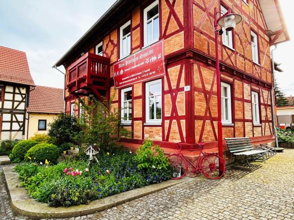 A la foto es mostra l'objecte Altes Pfarrhaus Neustädt situat a la ciutat de Neustädt.