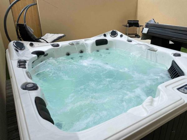 A la foto es mostra l'objecte Gîte du lavoir situat a la ciutat de Nonant.
