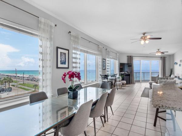 A la foto es mostra l'objecte Crystal View Condominium 402 by Newman-Dailey situat a la ciutat de Destin.