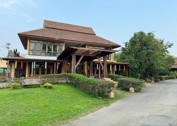På bildet vises objektet Karina Resort Chiang Mai som ligger i byen Ban Mae Hom.