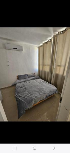 На фото показан объект הדירות של שמעון, расположенный в городе Devora.