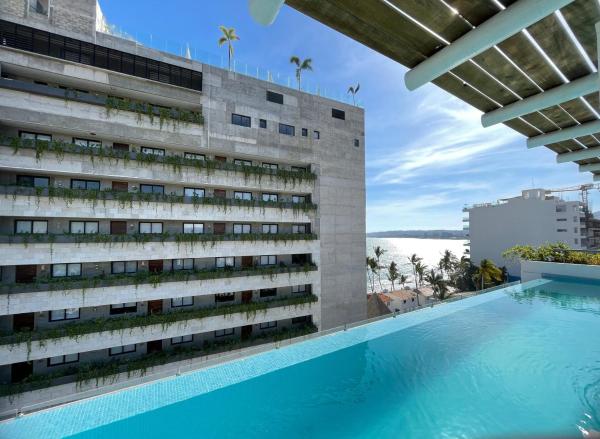 Na foto é possível ver o objeto Casa Las Palmas - Condos by the Beach with Rooftop Pool localizado na cidade de Bucerías.