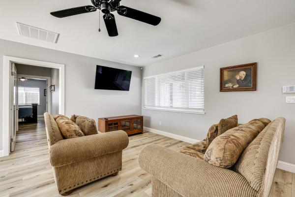 A la foto es mostra l'objecte Quaint Hughson Vacation Rental, Walk to Downtown! situat a la ciutat de Ceres.