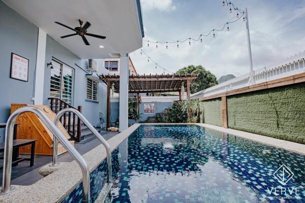 Nella foto è visibile l'oggetto Ipoh 27 Private Pool Villa By Verve EECH118 situato nella città di Kampong Sengat.