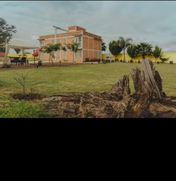 照片显示了位于Ocotlán de Morelos市的Hotel Senda del Ángel物件。