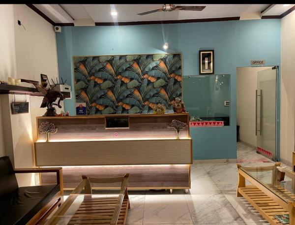 En la foto se muestra el objeto Karans Corbett Motel ubicado en la ciudad de Rāmnagar.