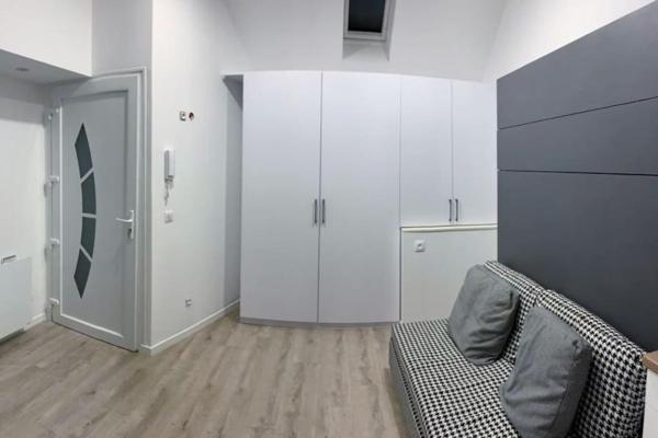 På billedet ses objektet studio 24 m² proche arrêt de bus beliggende i byen Beauvais.