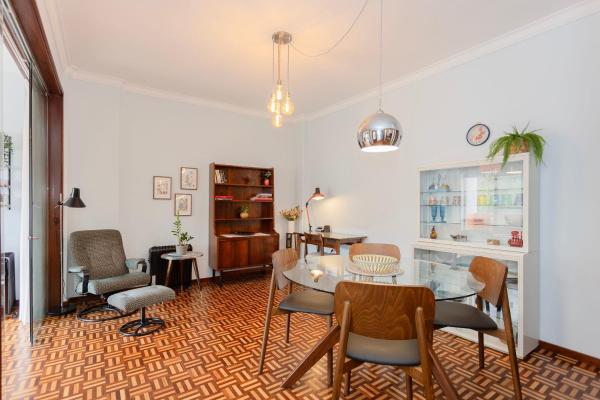 Foto 7: Host Wise - Spacious Vintage Flat - Small Balcony