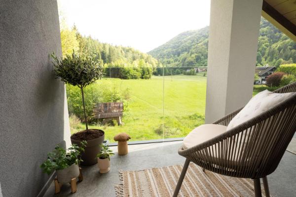 Na zdjęciu widoczny jest obiekt Forest Breeze Apartments położony w mieście Blejska Dobrava.