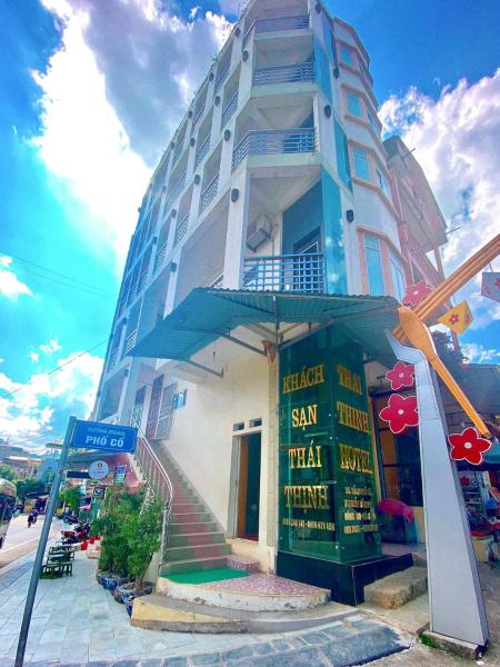A la foto es mostra l'objecte Thái Thịnh Hotel situat a la ciutat de Dồng Văn.