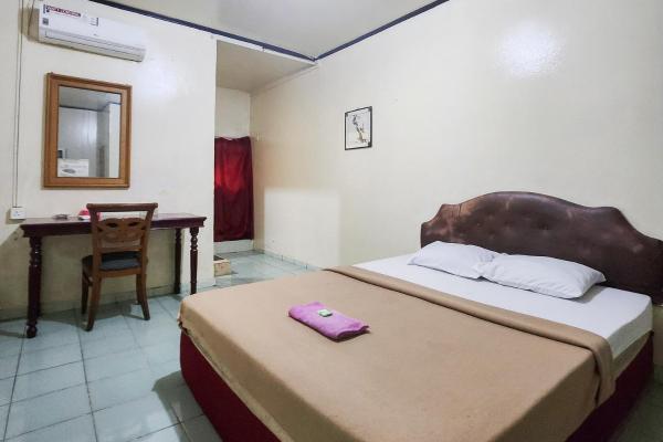 På bildet vises objektet Hotel Tanjung Pinang Jaya RedPartner som ligger i byen Sembulang.