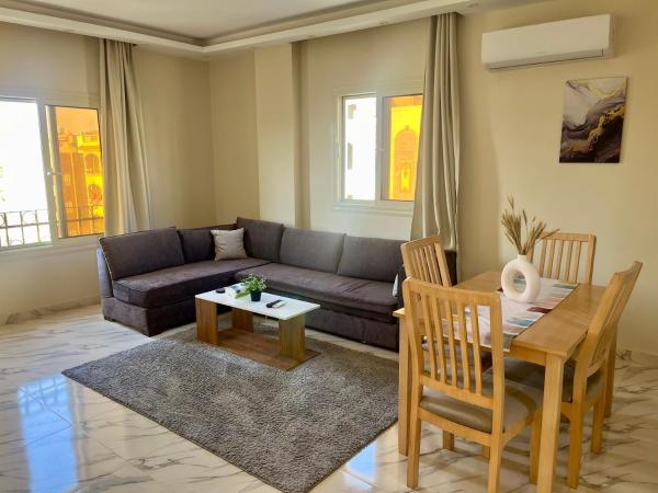 Nella foto è visibile l'oggetto Family Apartment Near AUC situato nella città di Il Cairo.