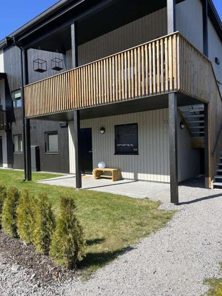 Nella foto è visibile l'oggetto Oppheimhamna 10c situato nella città di Flathus.