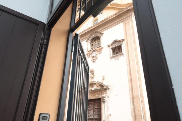 Na fotografii je vidět objekt Gianbrì nacházející se ve městě Palermo.