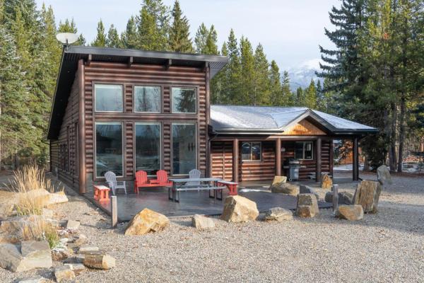 Na foto é possível ver o objeto Aspen localizado na cidade de Valemount.