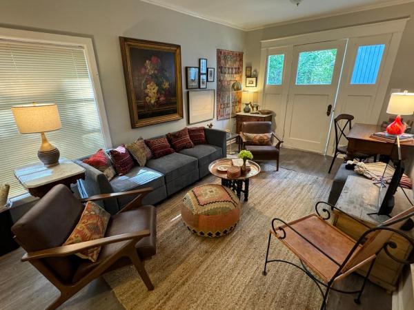 På billedet ses objektet Central Gardens Carriage House beliggende i byen Memphis.