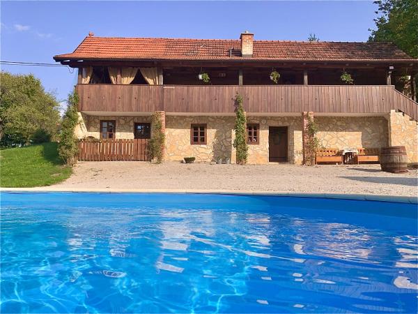 Na fotografii je vidět objekt Family friendly house with a swimming pool Novi Marof, Zagorje - 19184 nacházející se ve městě Gornja Rijeka.