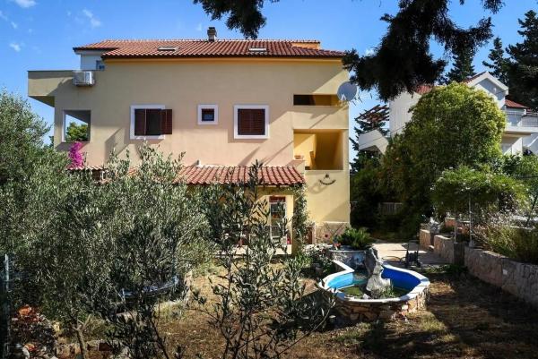På billedet ses objektet Apartments with swimming pool Stari Grad, Hvar - 22629 beliggende i byen Stari Grad.