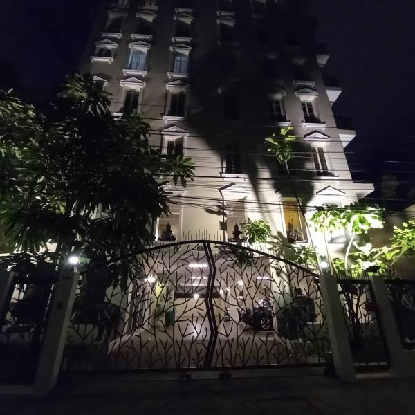 Na fotografii je vidět objekt Chezmoi Bangkok Sukhumvit 26 Private Executive Residence 444 nacházející se ve městě Khlong Toei.