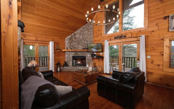A la foto es mostra l'objecte Knotty and Nice - Romanitc Escape with Outdoor Hot Tub - Game Room - Firepit situat a la ciutat de Sevierville.