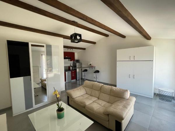 A la foto es mostra l'objecte Studio charmant avec terrasse situat a la ciutat de Lançon-Provence.
