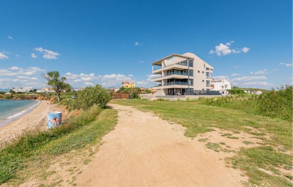 Nice Apartment In Povljana With Wifi - Vir