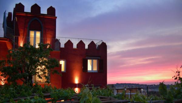 A la foto es mostra l'objecte Albergo 'La Vigna' situat a la ciutat de Procida.