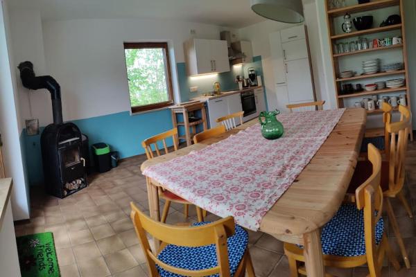 Op de foto is het object große Wohnung mit Dachterrasse te zien, gelegen in de stad Saulgrub.