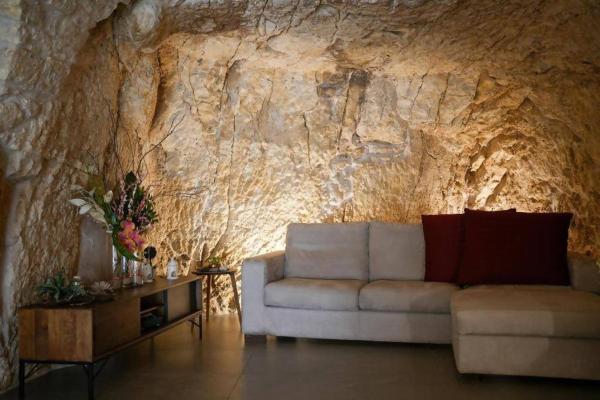 A la foto es mostra l'objecte Grotta Divina Ostuni situat a la ciutat de Ostuni.