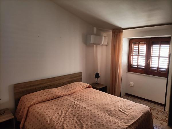 A la foto es mostra l'objecte A due passi dal duomo con cucina situat a la ciutat de Cefalù.