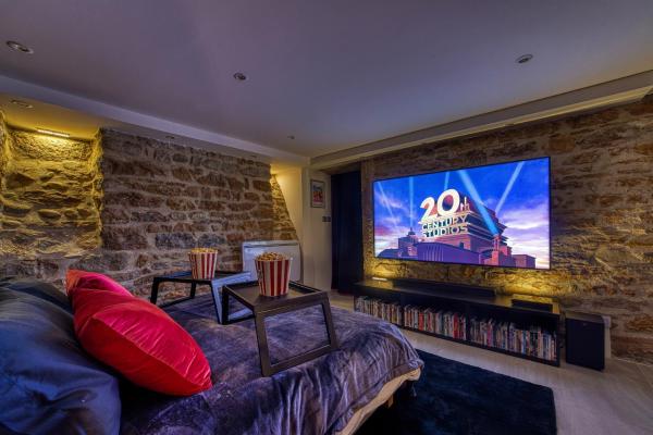 På billedet ses objektet Movie Room Immersion unique et atmosphère cosy assurée - wifi inclus beliggende i byen Lyon.
