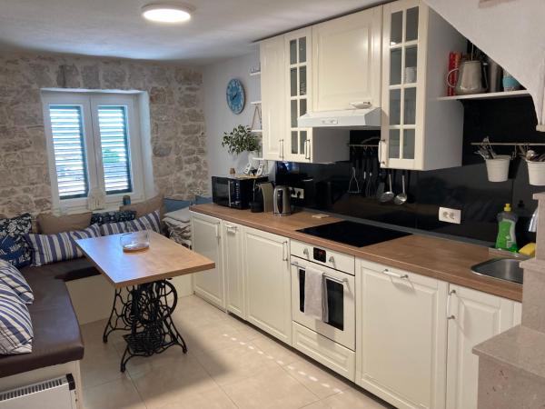 Auf dem Foto ist das Objekt Little Palmina in der Stadt Split zu sehen.