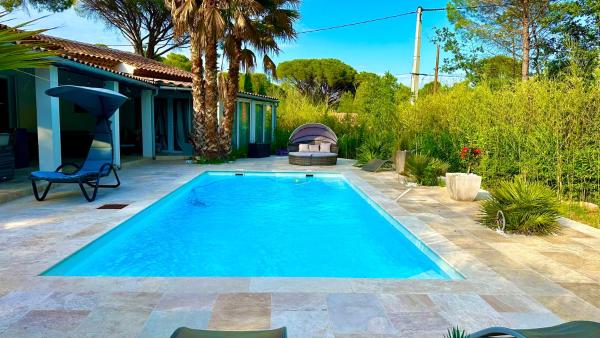 A la foto es mostra l'objecte Duo indépendant, piscine et jacuzzi Espace pour vos toutous situat a la ciutat de Vidauban.