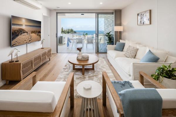 Azure Oceanside Apartment At Kings Beach - Sunshine Coast