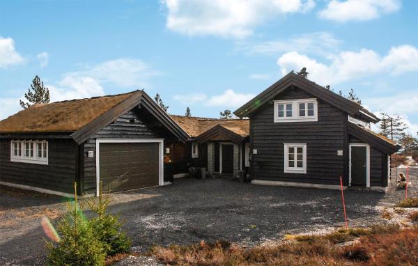 A la foto es mostra l'objecte Nice Home In Drangedal With Kitchen situat a la ciutat de Solli.